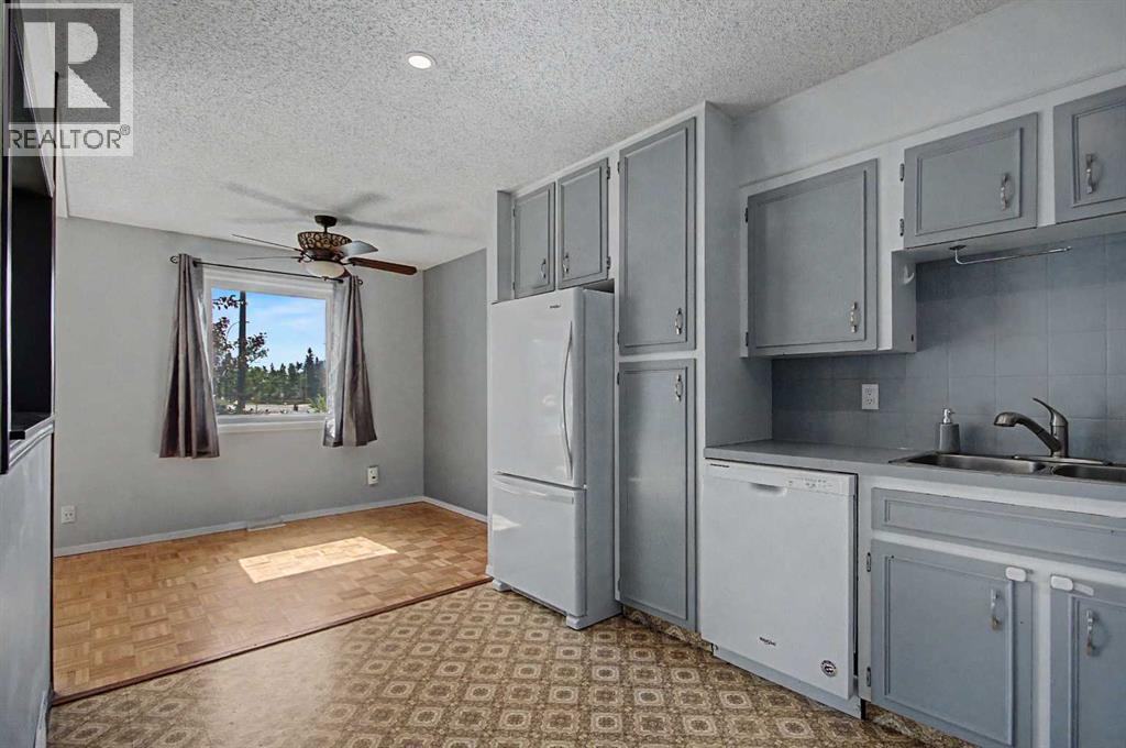 2444 Woodview Drive SW, Calgary, Alberta  T2W 4X7 - Photo 9 - A2343829