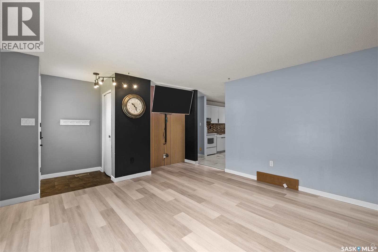 3035 Dunn Drive, Prince Albert, Saskatchewan  S6V 6Y5 - Photo 7 - SK049059