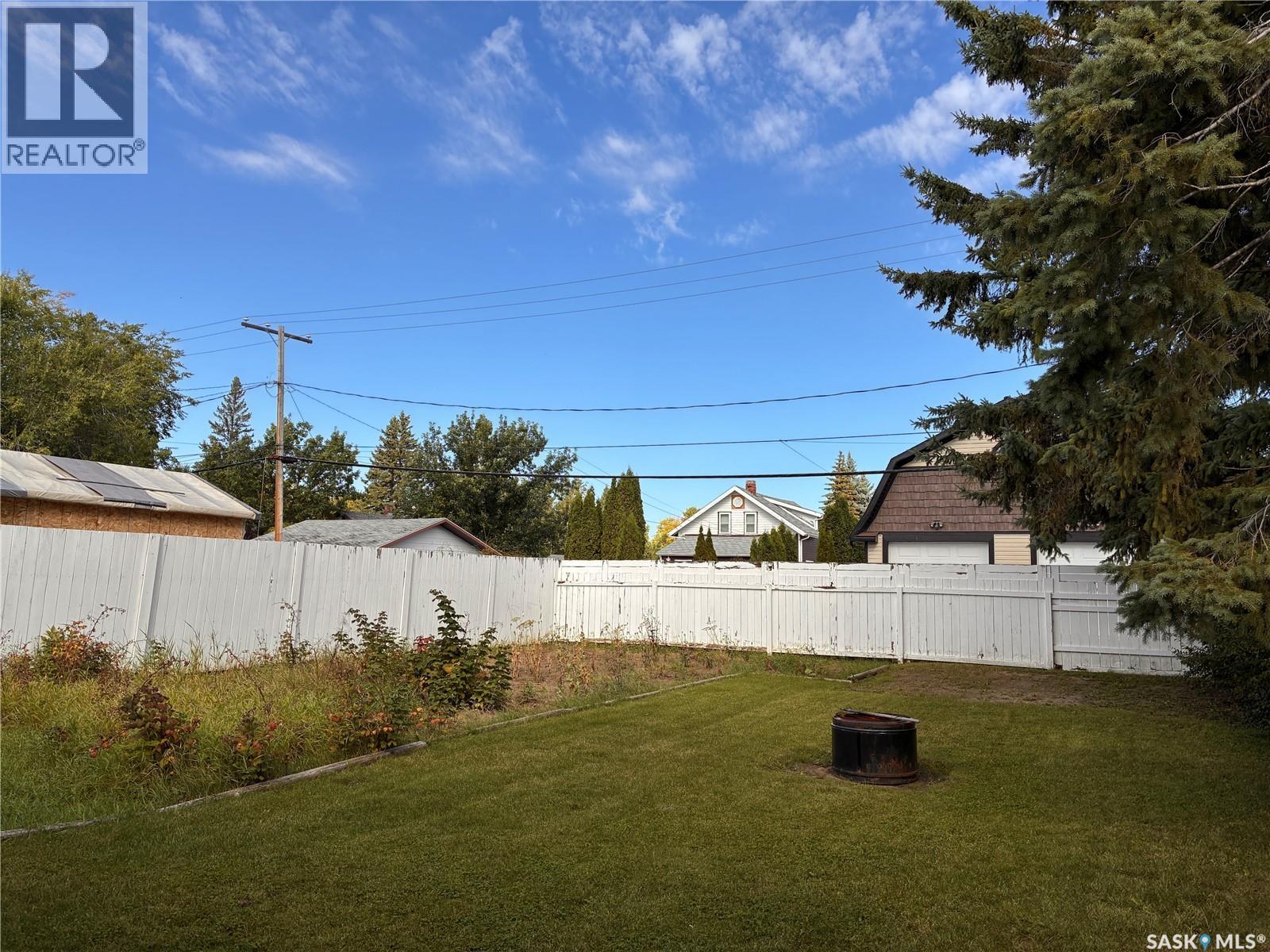 301 7th Avenue W, Nipawin, Saskatchewan  S0E 1E0 - Photo 10 - SK048946