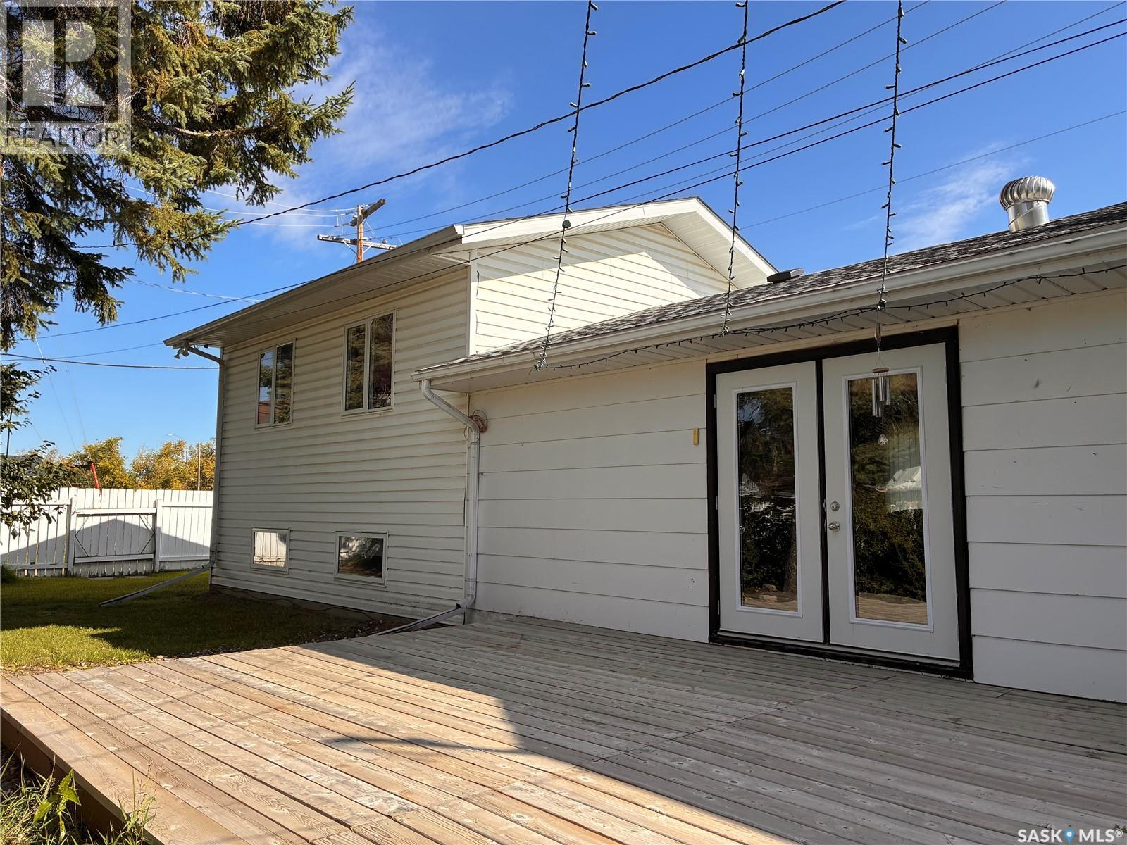 301 7th Avenue W, Nipawin, Saskatchewan  S0E 1E0 - Photo 12 - SK048946