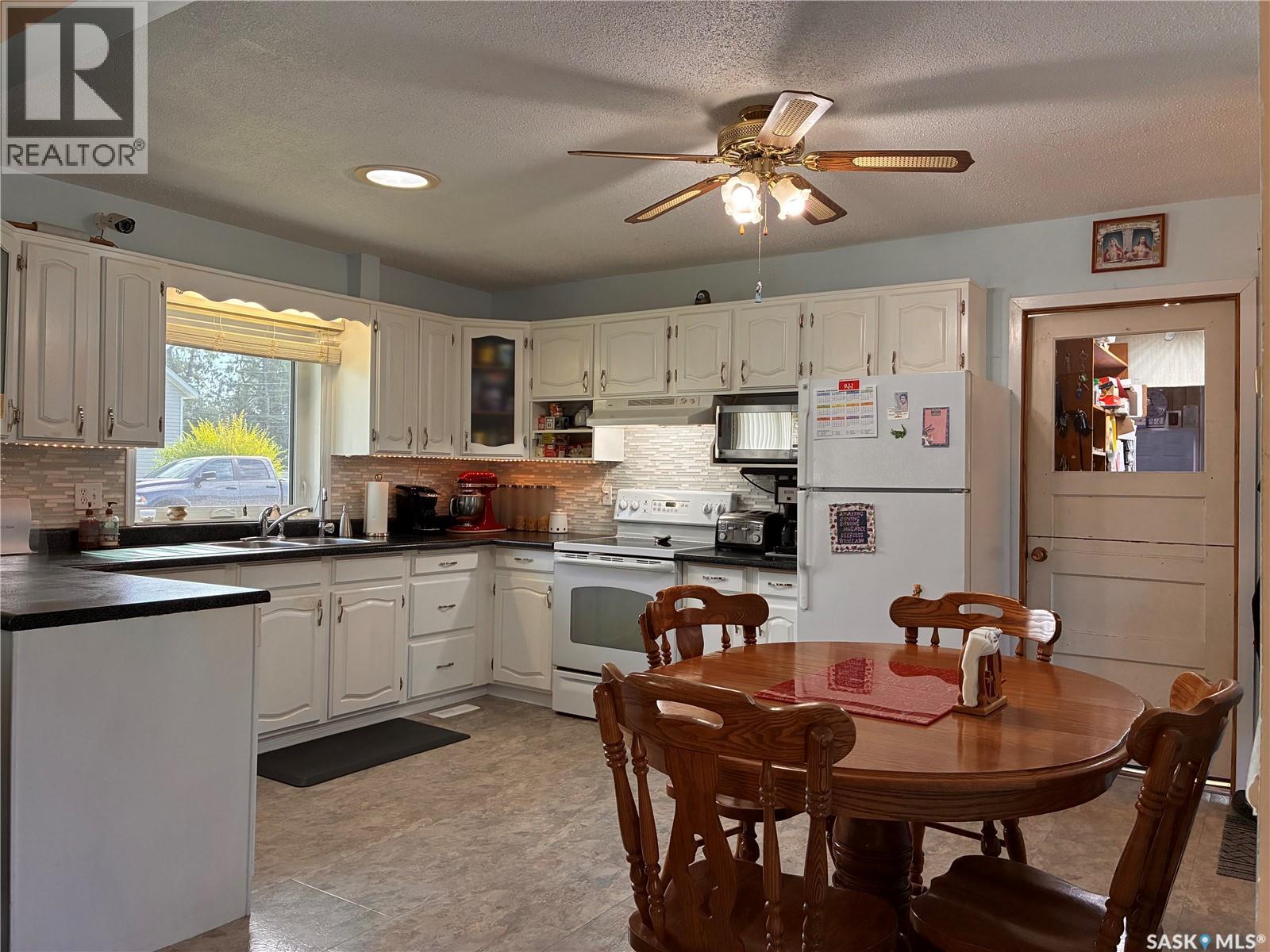 301 7th Avenue W, Nipawin, Saskatchewan  S0E 1E0 - Photo 20 - SK048946