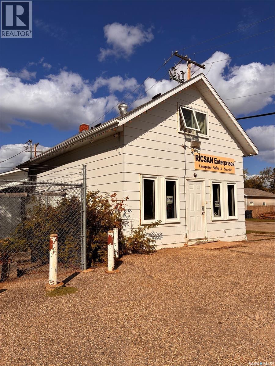 301 7th Avenue W, Nipawin, Saskatchewan  S0E 1E0 - Photo 3 - SK048946