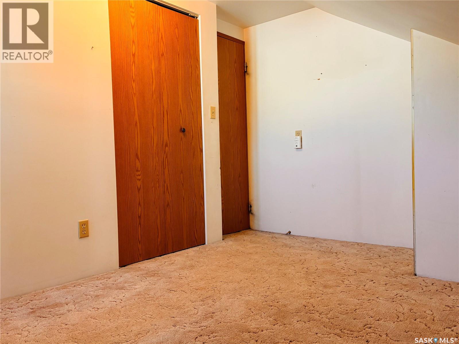 301 7th Avenue W, Nipawin, Saskatchewan  S0E 1E0 - Photo 37 - SK048946