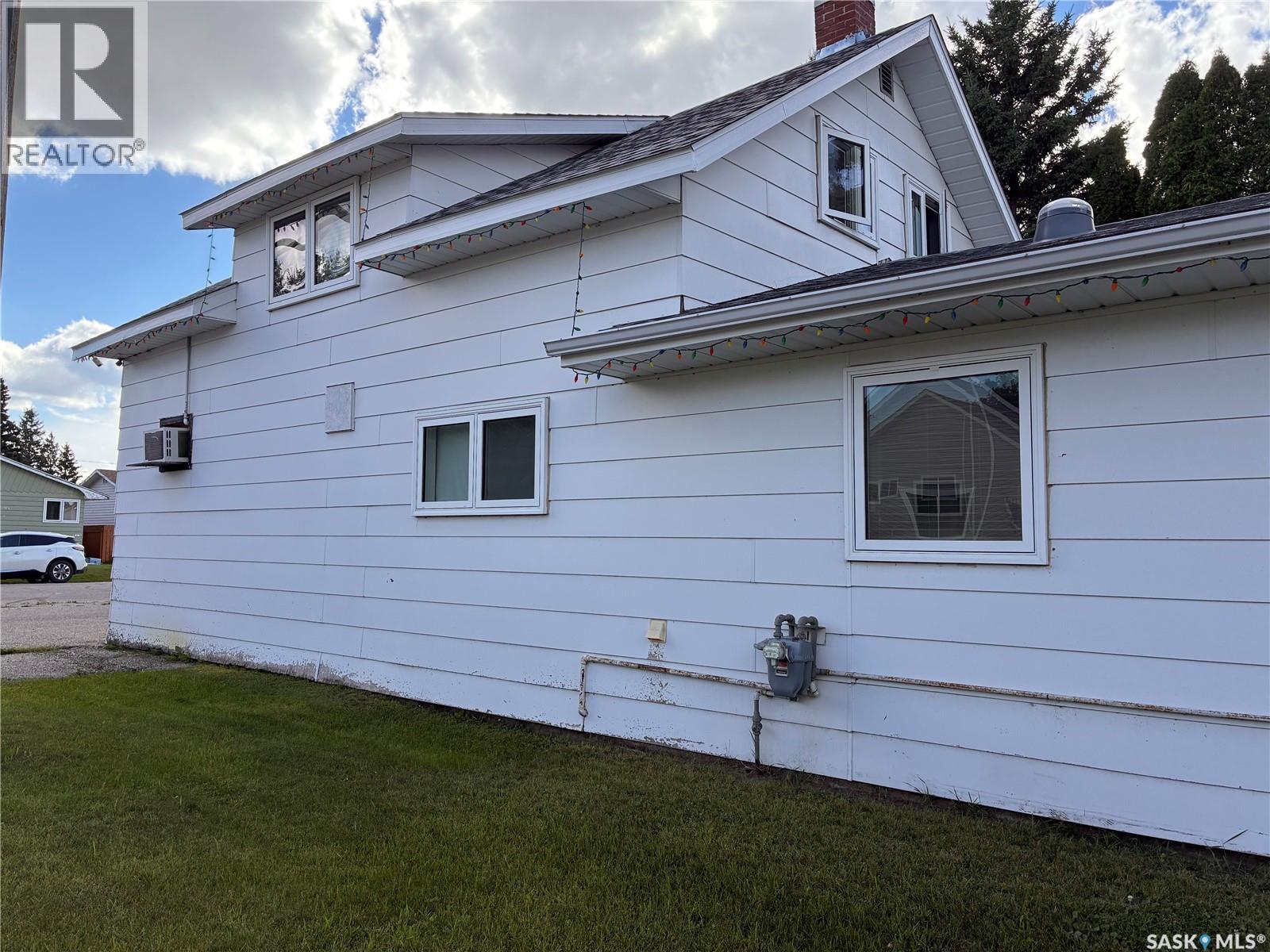 301 7th Avenue W, Nipawin, Saskatchewan  S0E 1E0 - Photo 4 - SK048946