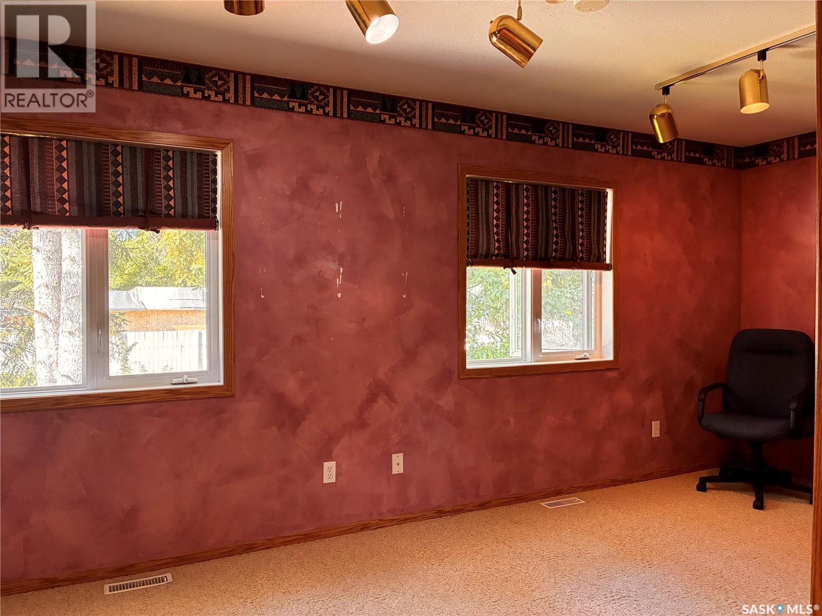 301 7th Avenue W, Nipawin, Saskatchewan  S0E 1E0 - Photo 40 - SK048946