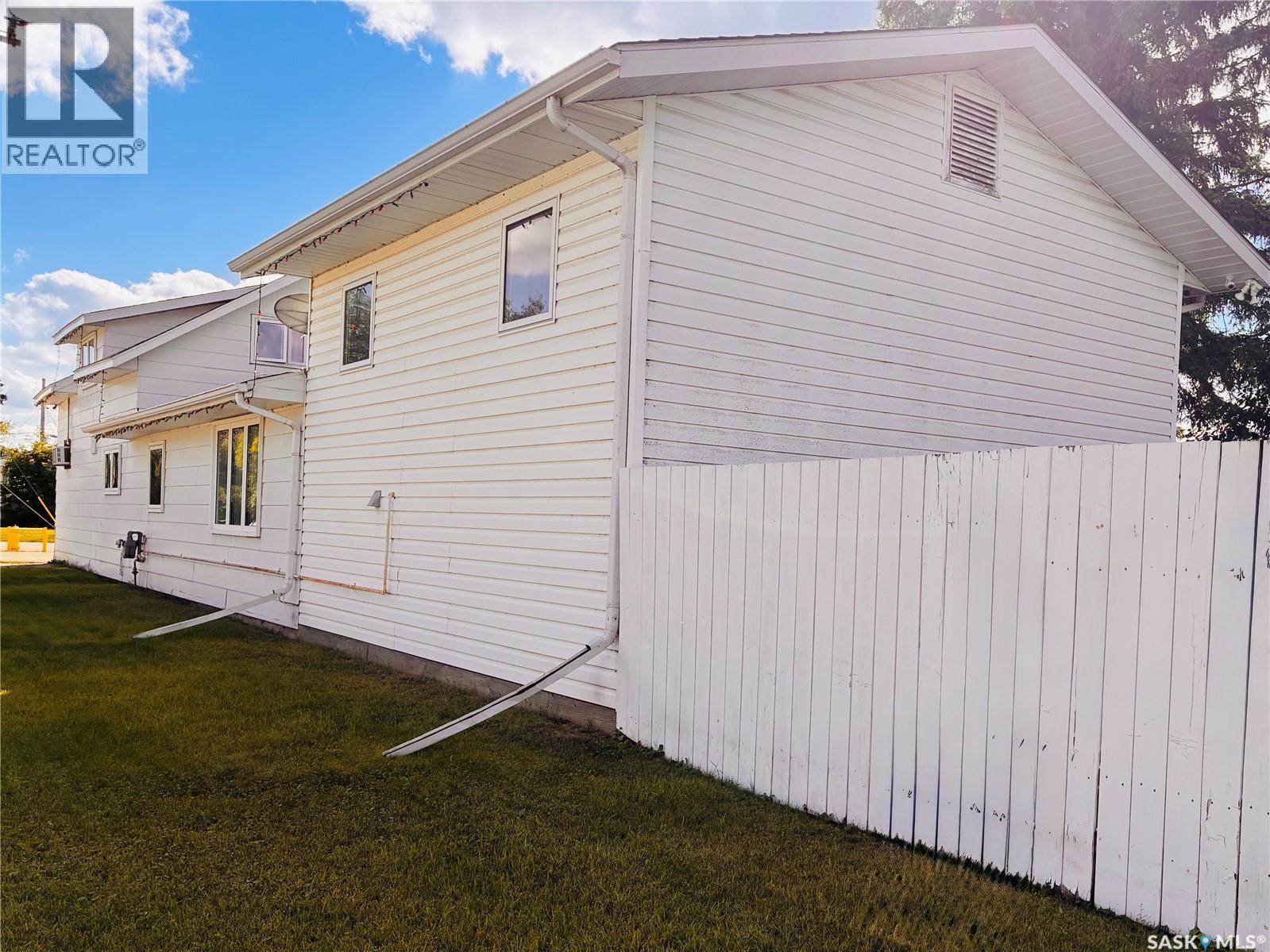 301 7th Avenue W, Nipawin, Saskatchewan  S0E 1E0 - Photo 7 - SK048946