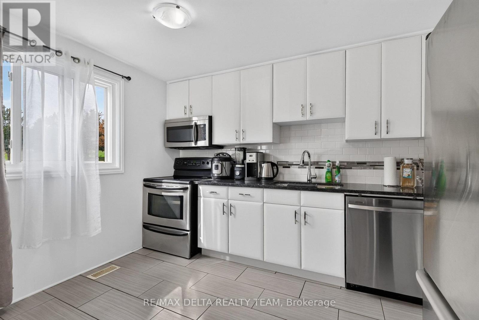 1467 Bethamy Lane, Ottawa, Ontario K1J 8P7 - Photo 4 - X13810508