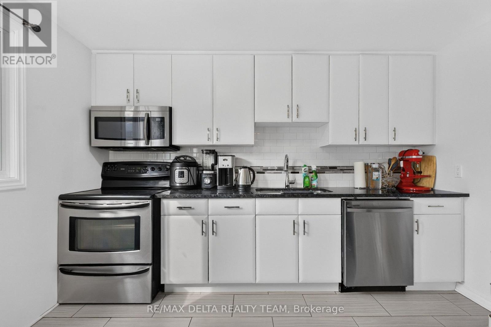 1467 Bethamy Lane, Ottawa, Ontario K1J 8P7 - Photo 5 - X13810508