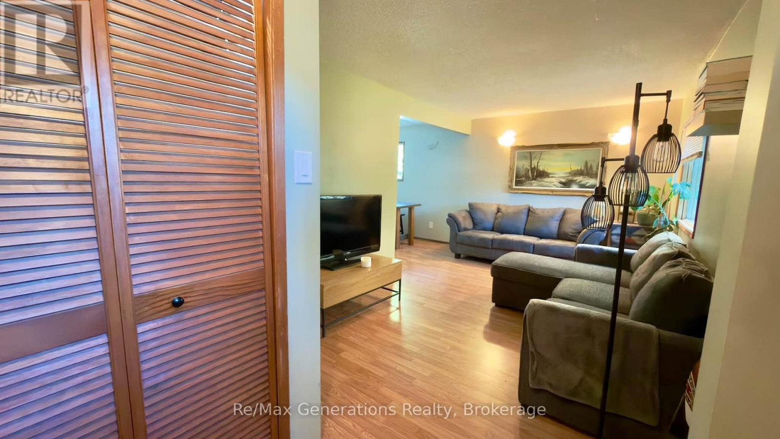 230 Secord Street, Thunder Bay, Ontario  P7B 3E5 - Photo 2 - X13810736