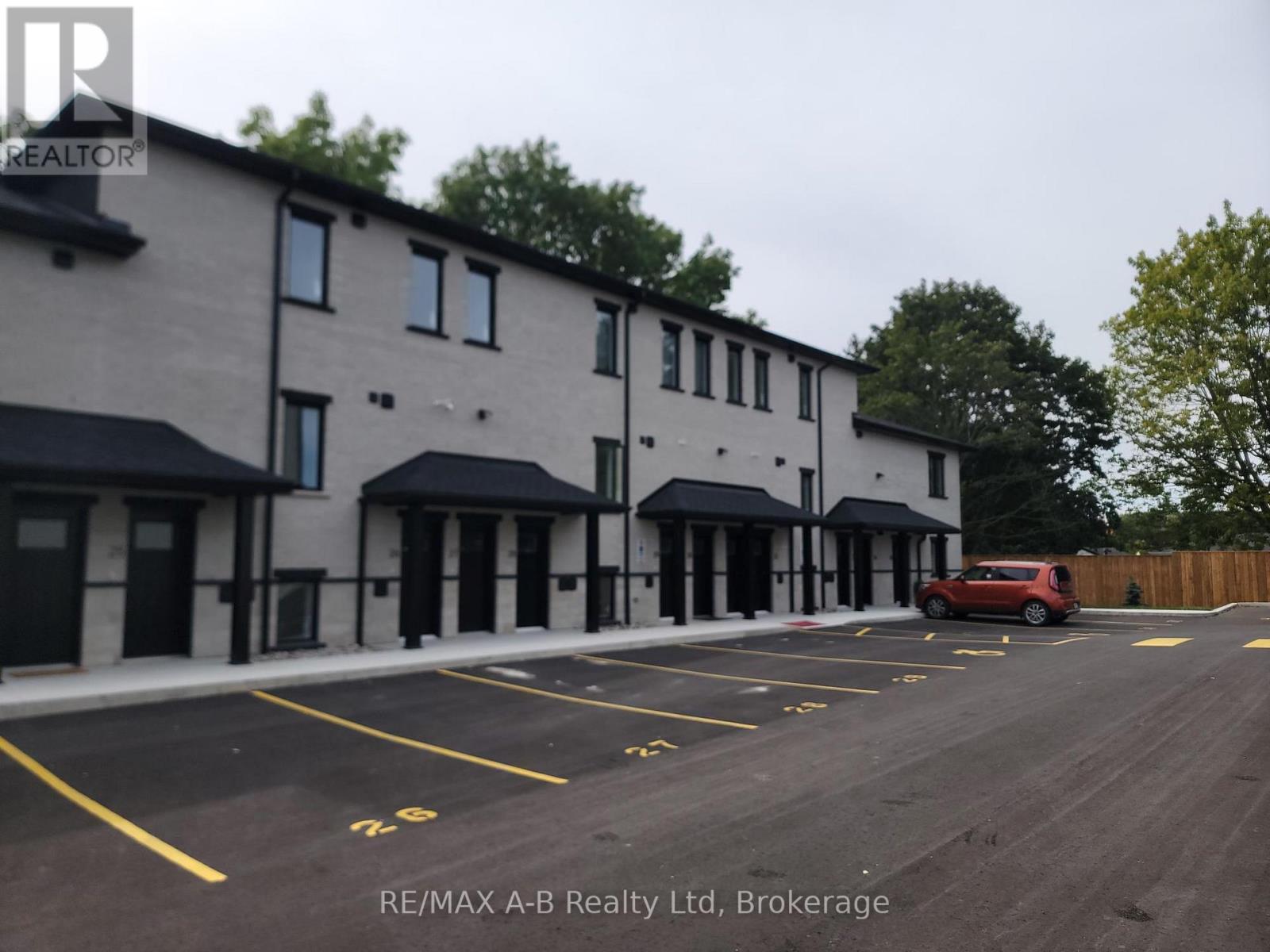 28 - 428 Queen Street W, St. Marys, Ontario  N4X 0C8 - Photo 2 - X12867166