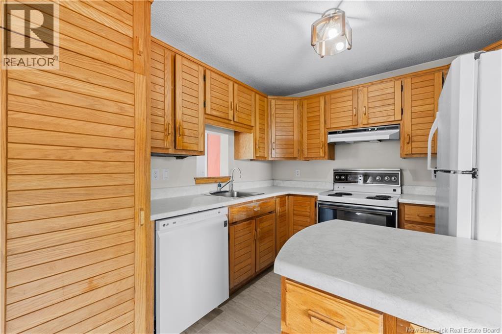 303 La Montain, Memramcook, New Brunswick  E4K 1A3 - Photo 17 - NB148213