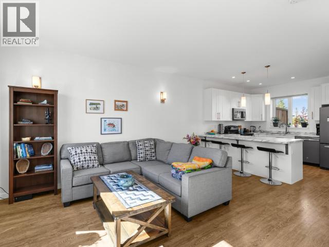 11-85 AKSALA DRIVE Whitehorse Yukon Canada Y1A0M5 4
