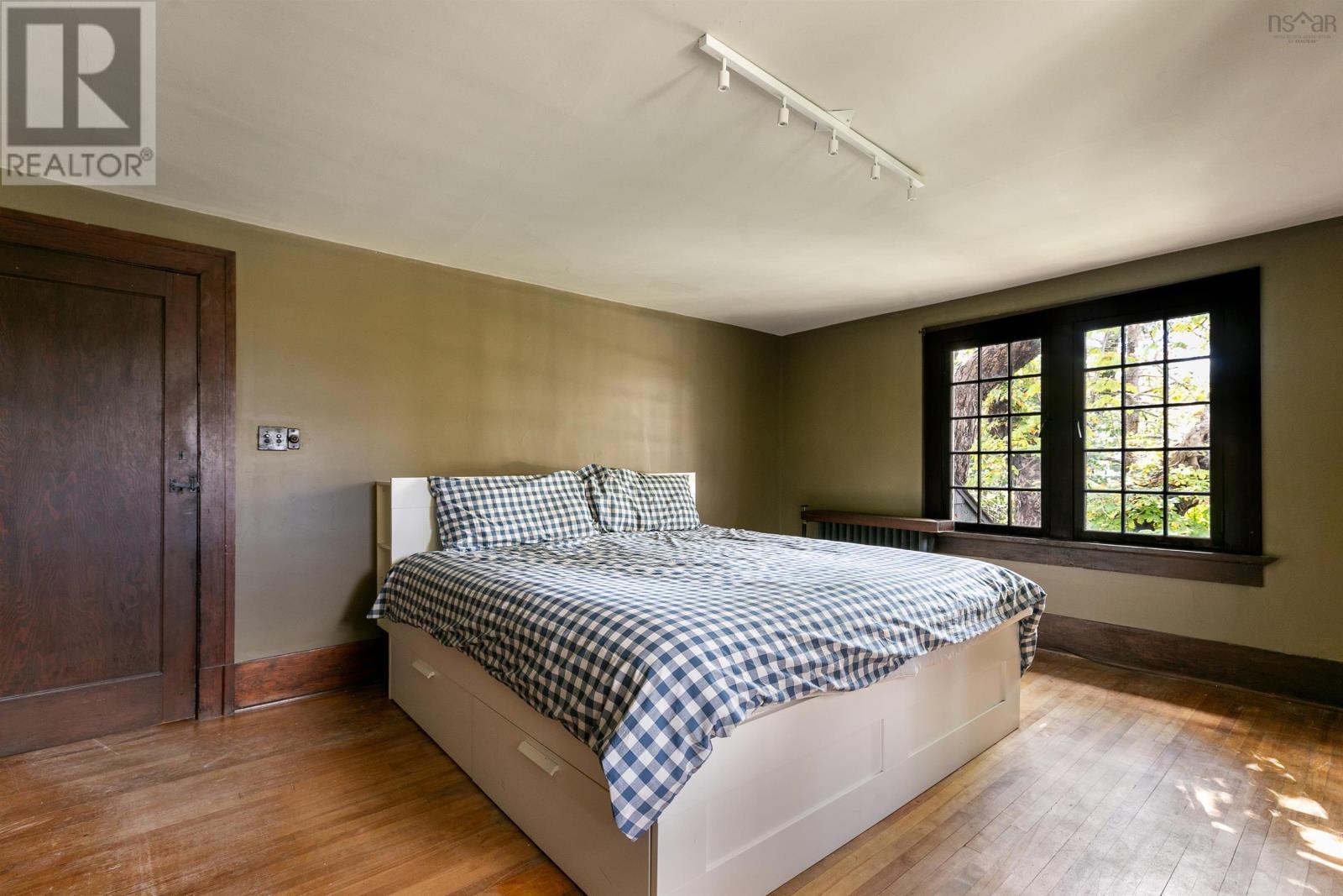 6443 Coburg Road photo 24