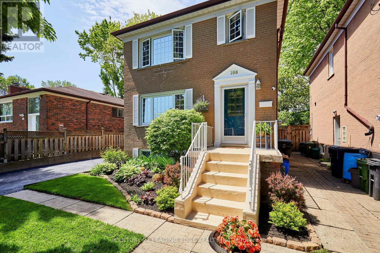 108 Gradwell Drive, Toronto, Ontario  M1M 2N2 - Photo 3 - E13810608