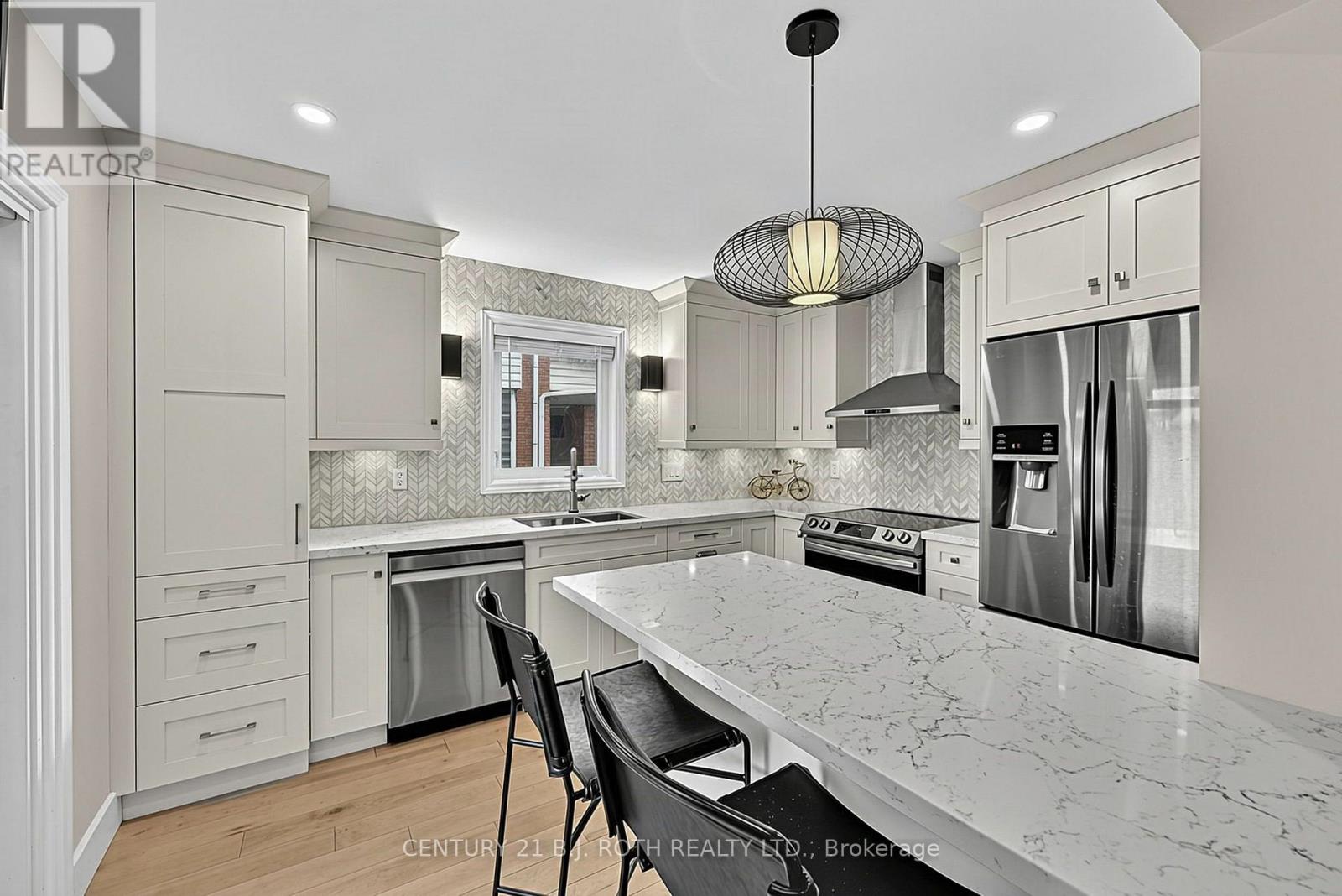 36 Aikens Crescent, Barrie (Holly), Ontario  L4N 8M6 - Photo 15 - S13810666