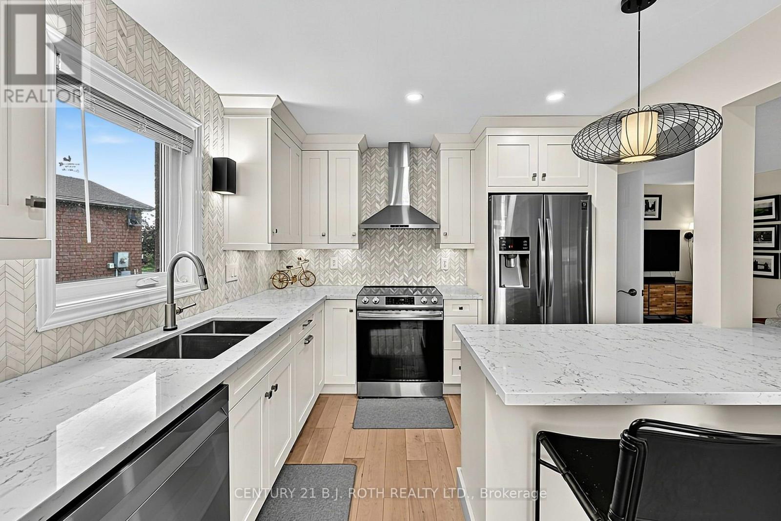 36 Aikens Crescent, Barrie (Holly), Ontario  L4N 8M6 - Photo 16 - S13810666