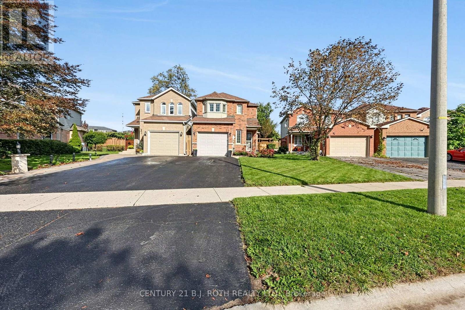 36 Aikens Crescent, Barrie (Holly), Ontario  L4N 8M6 - Photo 2 - S13810666