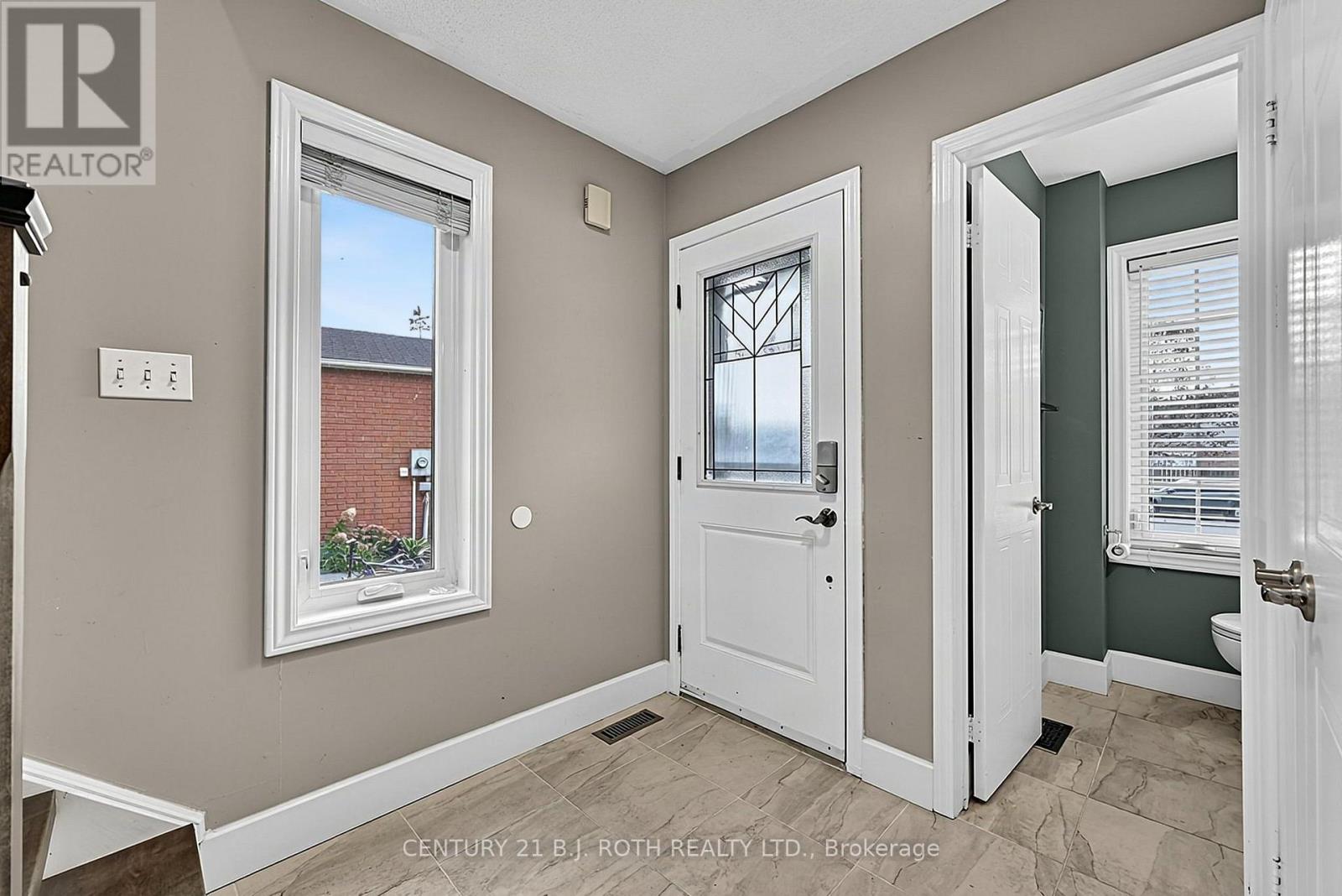 36 Aikens Crescent, Barrie (Holly), Ontario  L4N 8M6 - Photo 9 - S13810666
