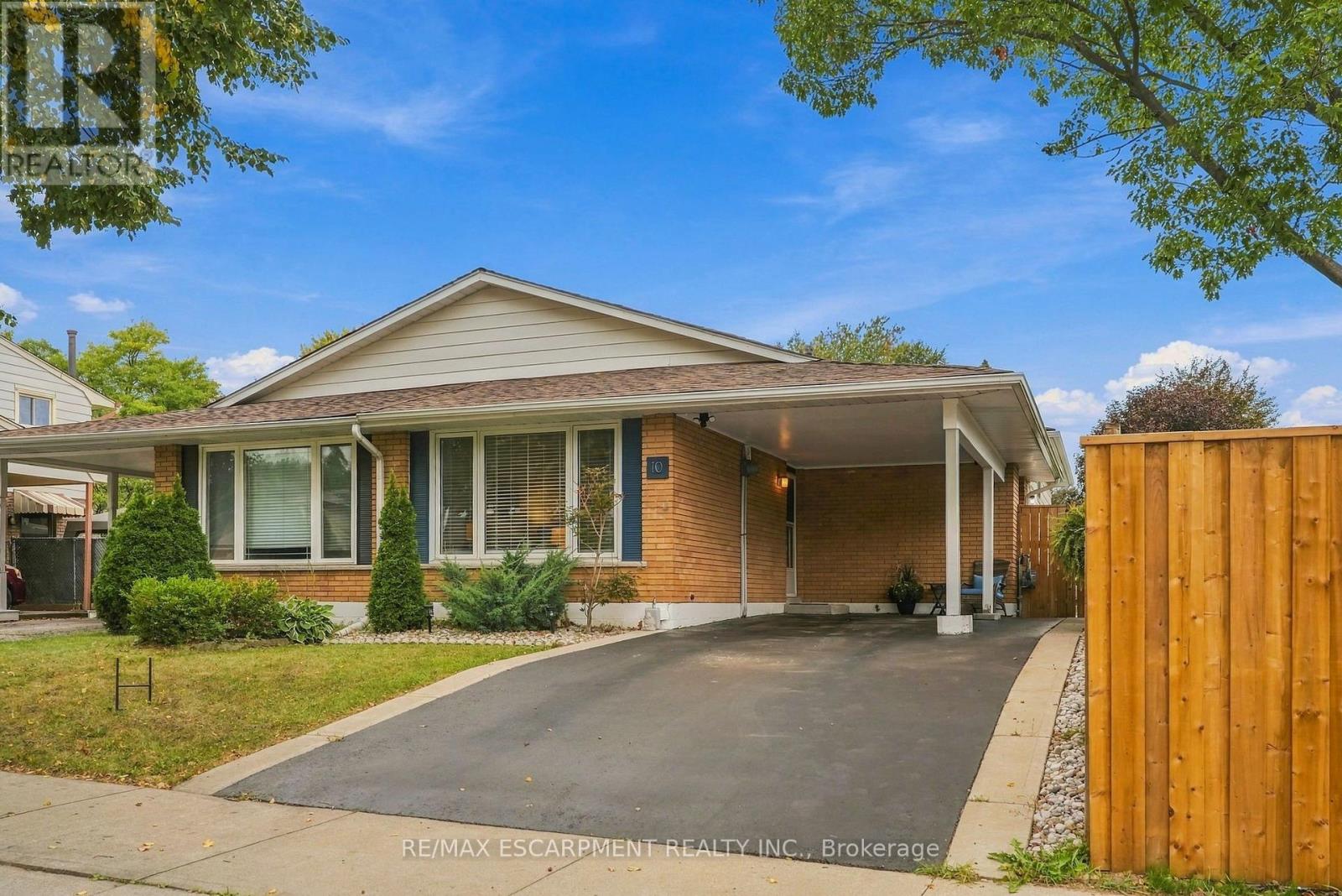 10 Courtland Avenue, Hamilton, Ontario  L9C 5Z2 - Photo 2 - X13810564