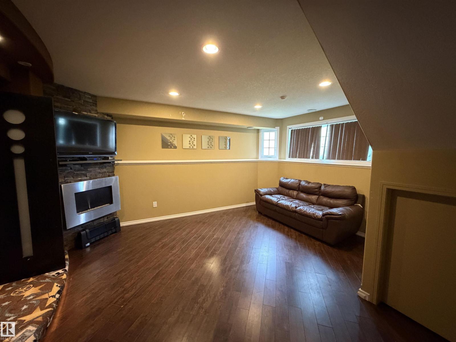 5304 155 AV NW