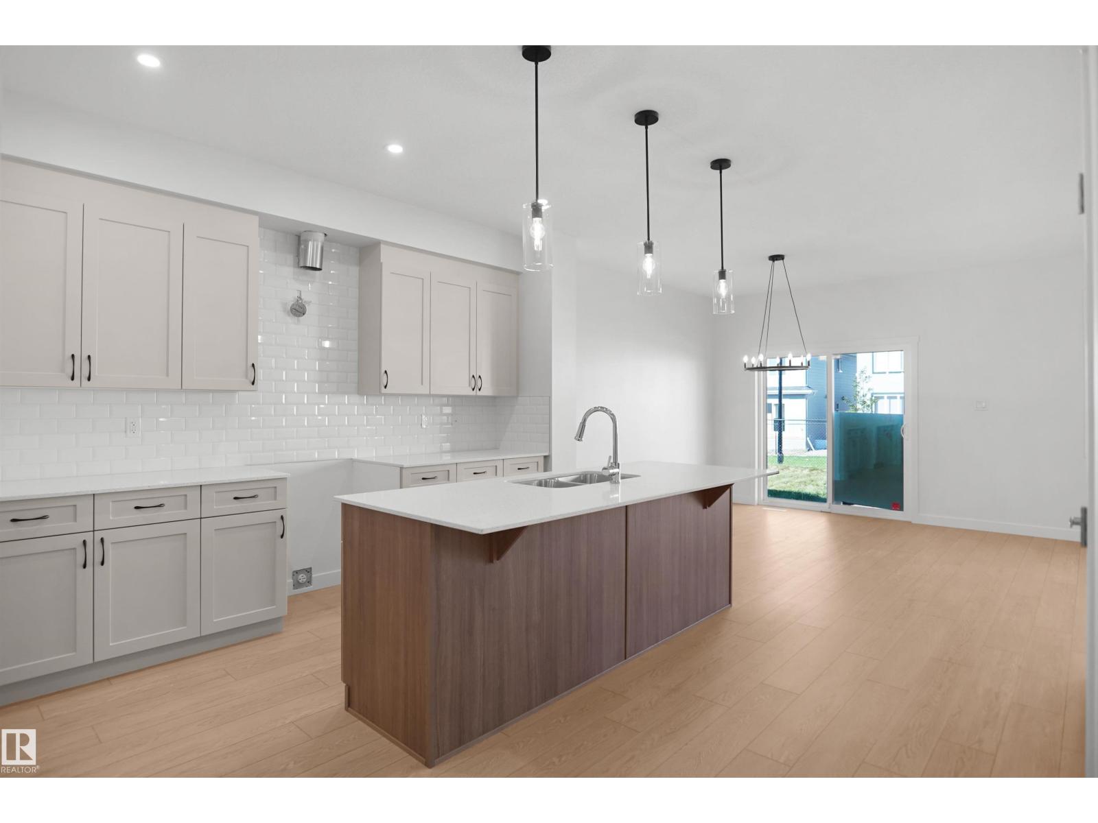 956 17 Av Nw, Edmonton, Alberta  T6T 2S5 - Photo 6 - E4495616