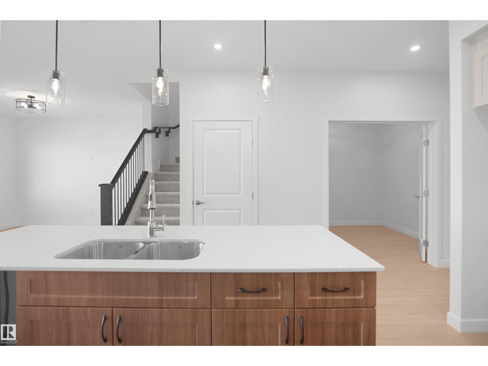 956 17 Av Nw, Edmonton, Alberta  T6T 2S5 - Photo 9 - E4495616