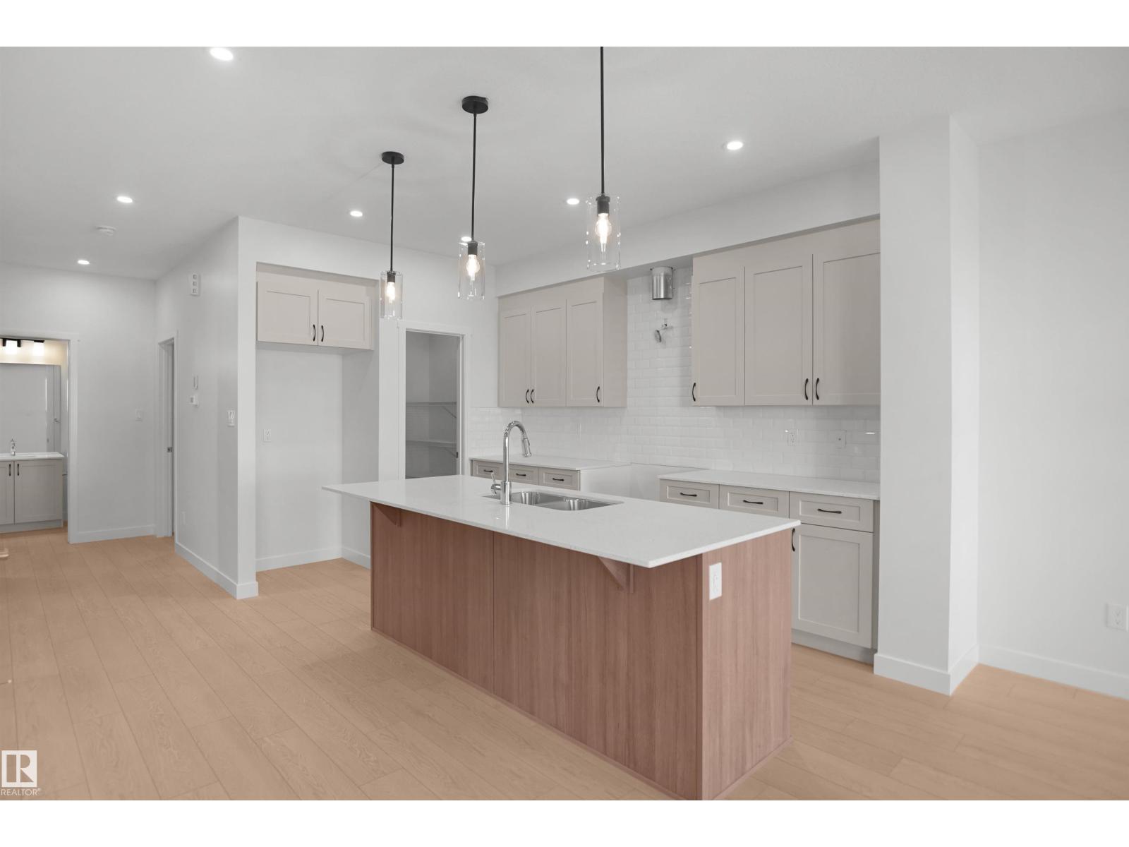956 17 Av Nw, Edmonton, Alberta  T6T 2S5 - Photo 11 - E4495616