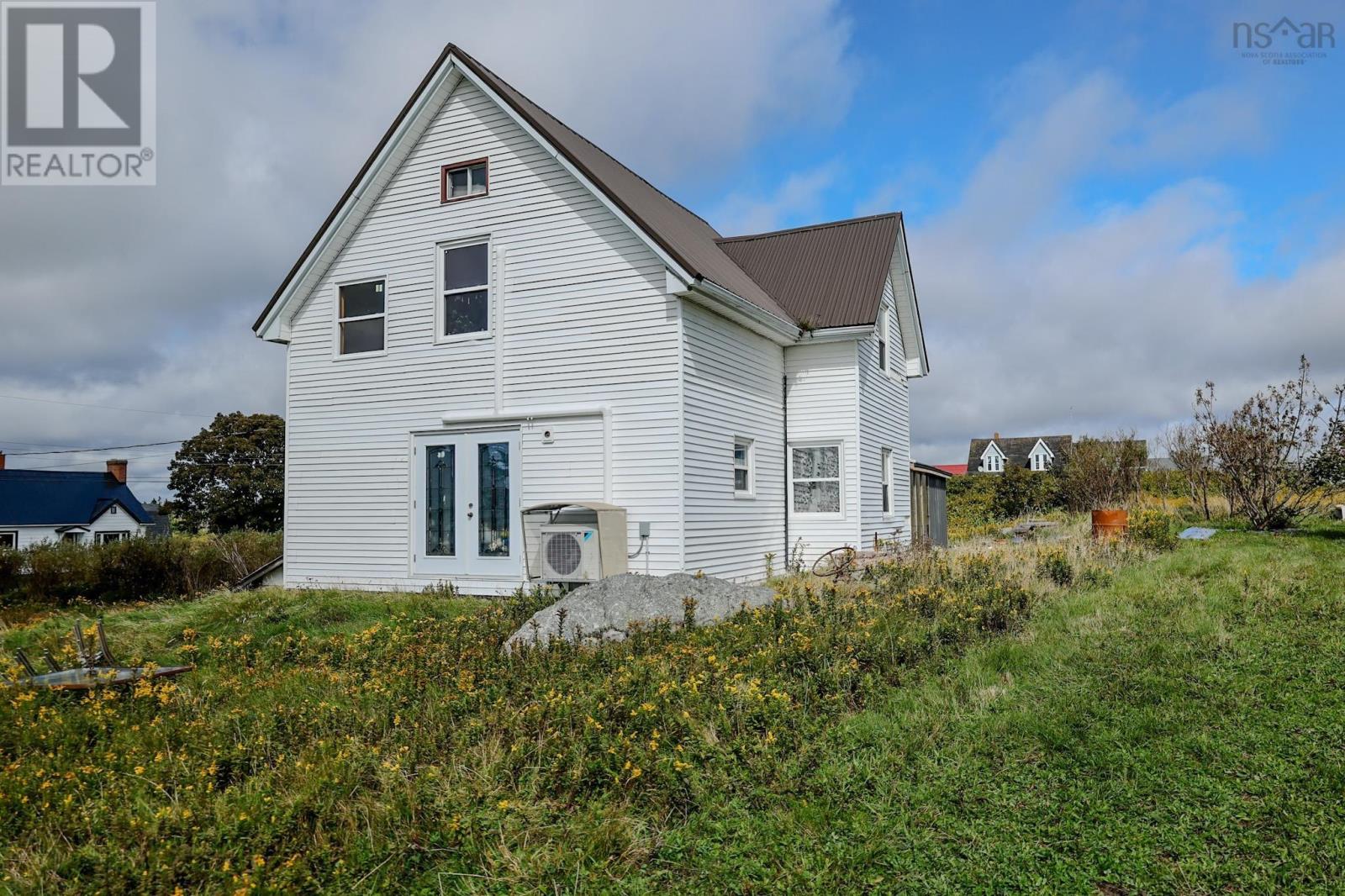 32 Church Road, Clark's Harbour, Nova Scotia  B0W 1P0 - Photo 1 - 202623965