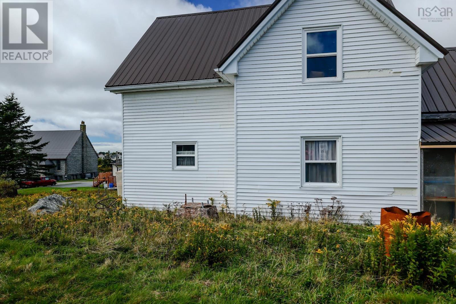 32 Church Road, Clark's Harbour, Nova Scotia  B0W 1P0 - Photo 2 - 202623965