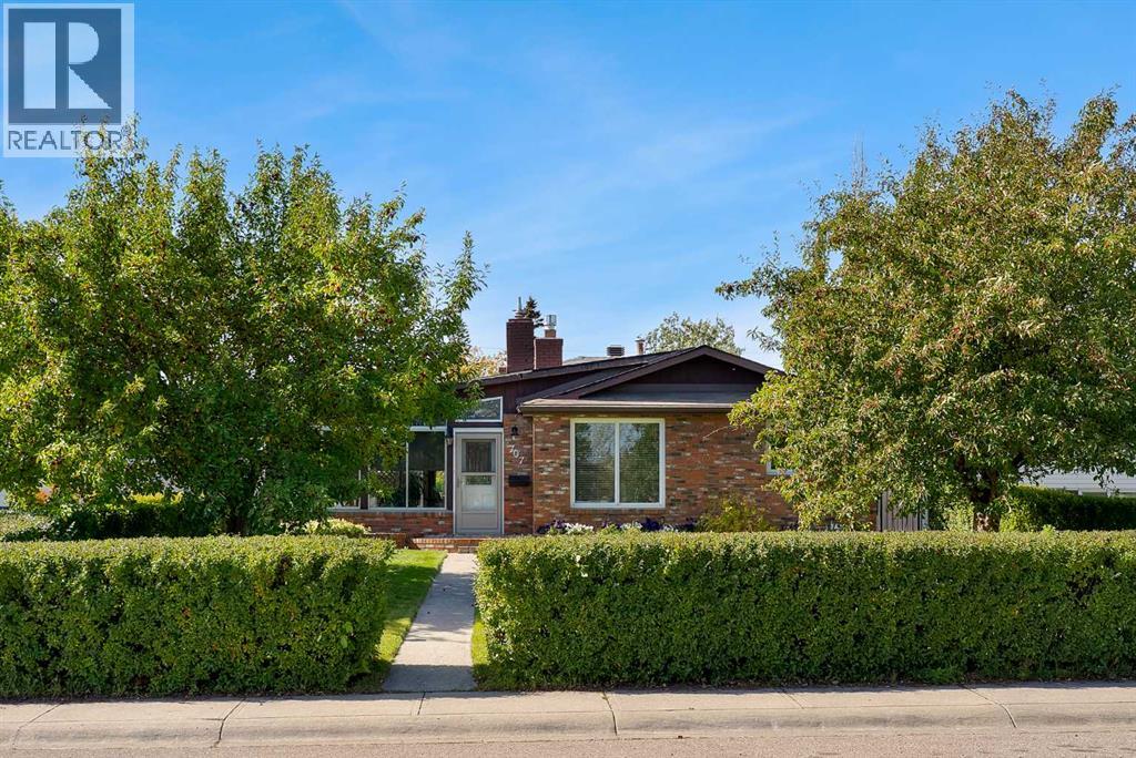 707 Fortalice Crescent SE, Calgary, Alberta  T2A 2C8 - Photo 1 - A2347062