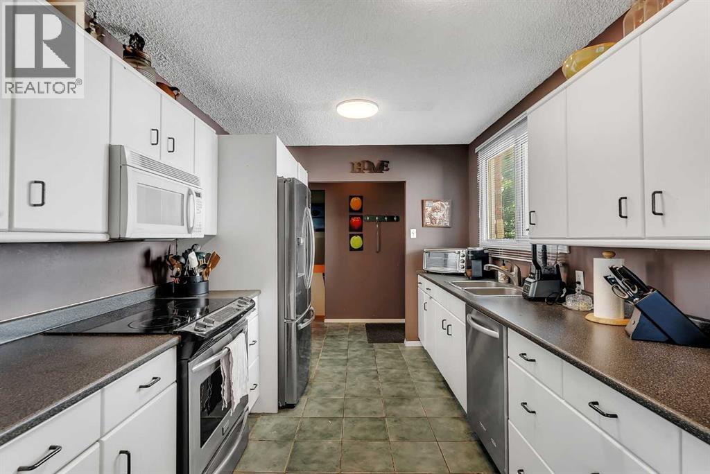 707 Fortalice Crescent SE, Calgary, Alberta  T2A 2C8 - Photo 14 - A2347062