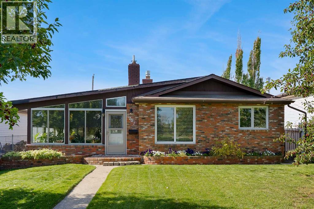707 Fortalice Crescent SE, Calgary, Alberta  T2A 2C8 - Photo 2 - A2347062