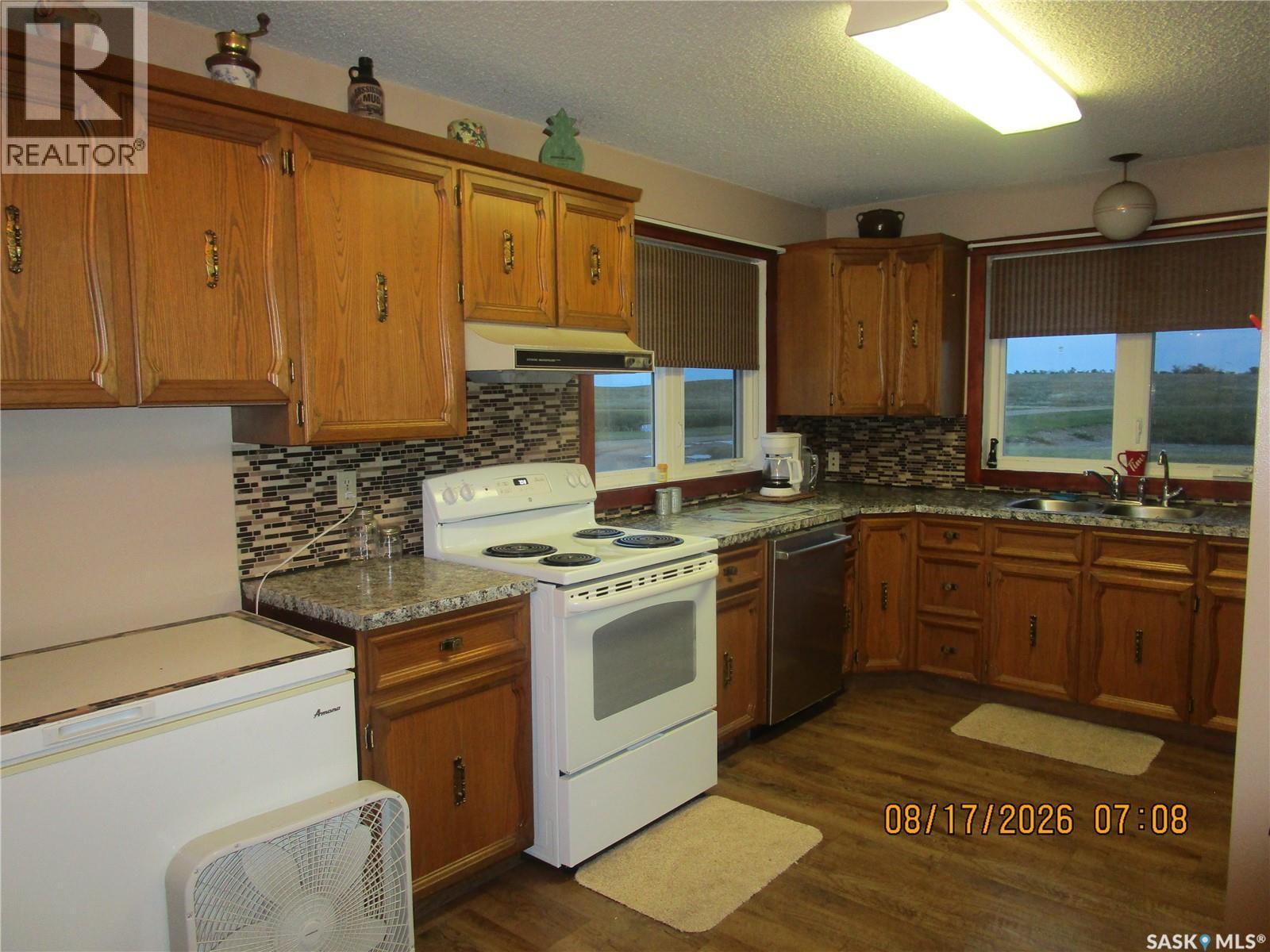 Mills Acreage -, Sutton Rm No. 103, Saskatchewan  S0H 3G0 - Photo 9 - SK049036