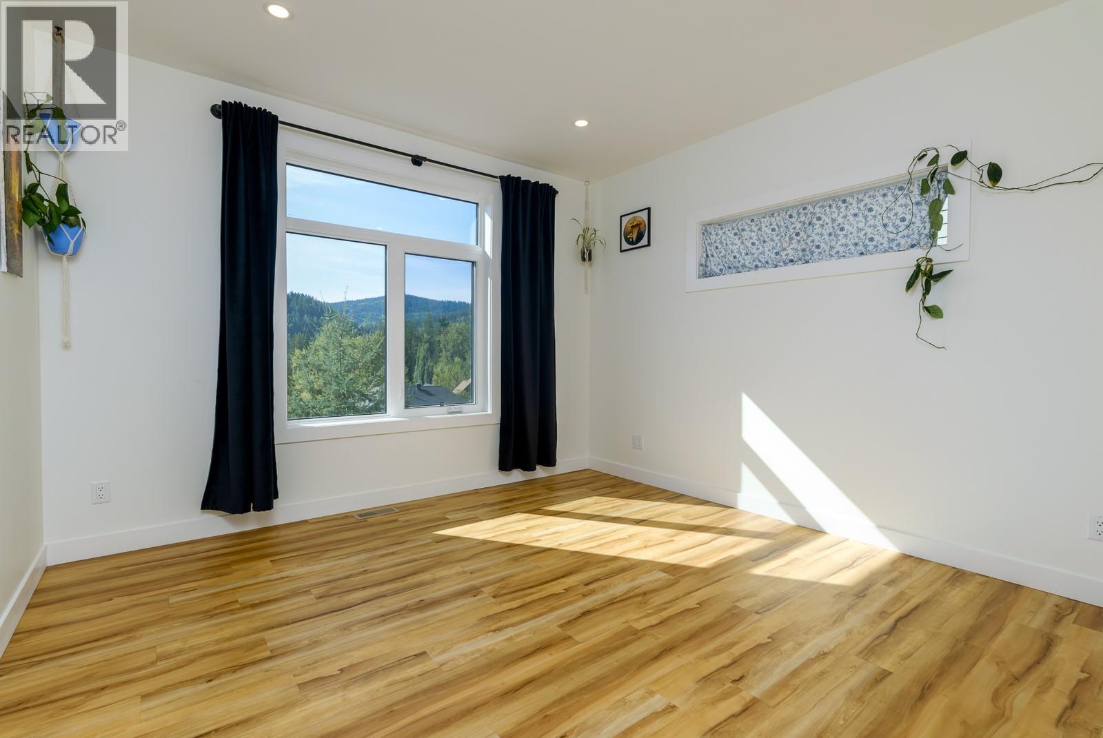 1007 Silvertip Road photo 12