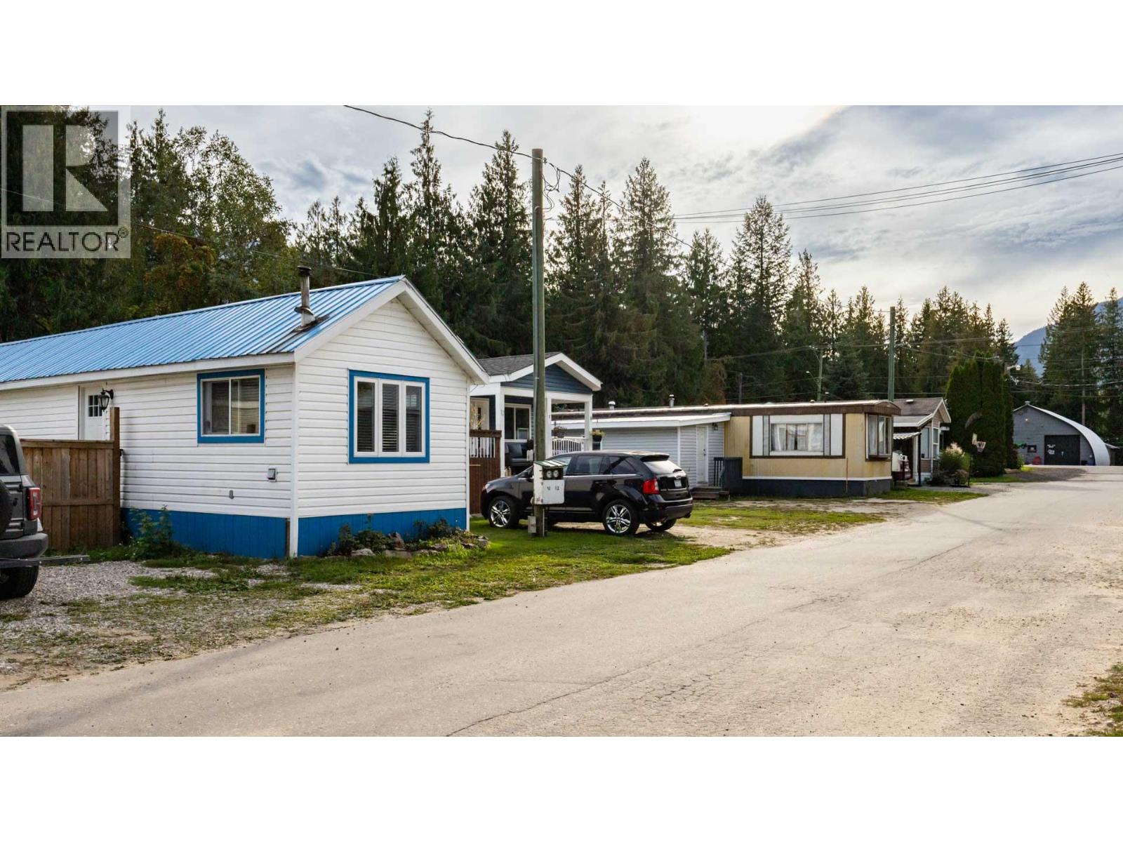 978 Lundell Road, Revelstoke, British Columbia  V0E 2S0 - Photo 2 - 10401498