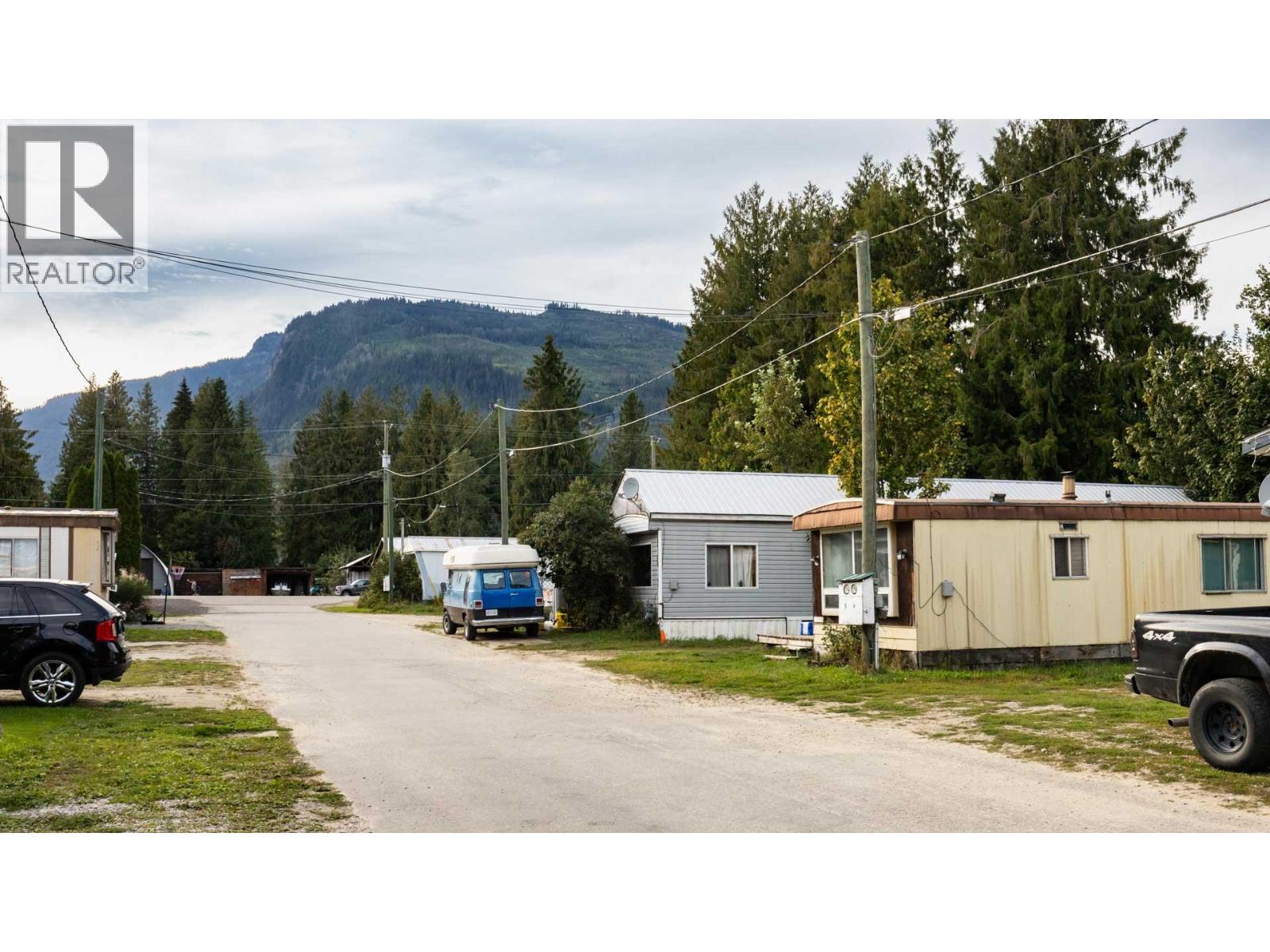 978 Lundell Road, Revelstoke, British Columbia  V0E 2S0 - Photo 5 - 10401498