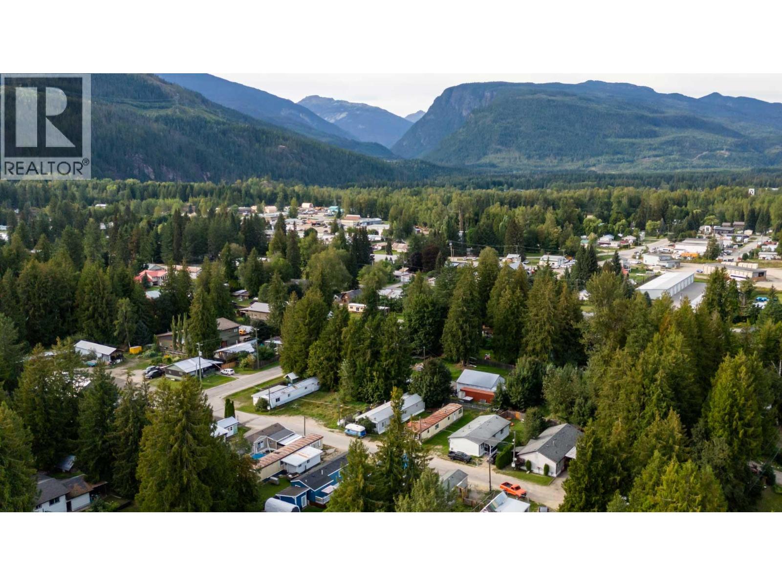 978 Lundell Road, Revelstoke, British Columbia  V0E 2S0 - Photo 14 - 10401498