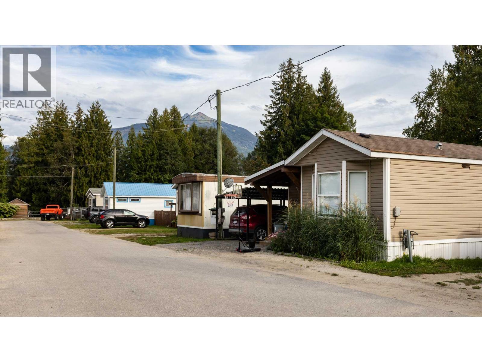 978 Lundell Road, Revelstoke, British Columbia  V0E 2S0 - Photo 8 - 10401498