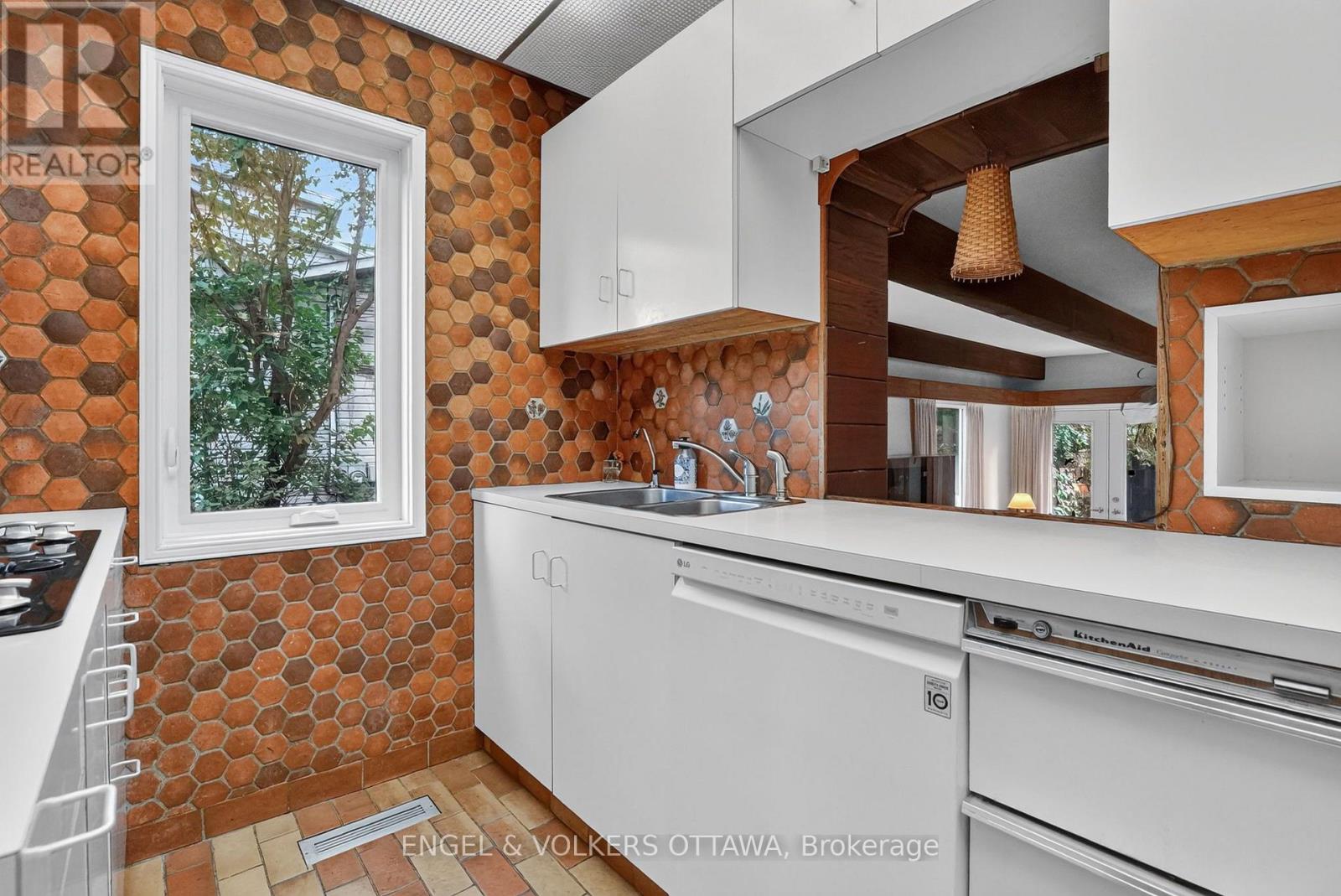 2101 Alta Vista Drive, Ottawa, Ontario  K1H 7L6 - Photo 12 - X13810816