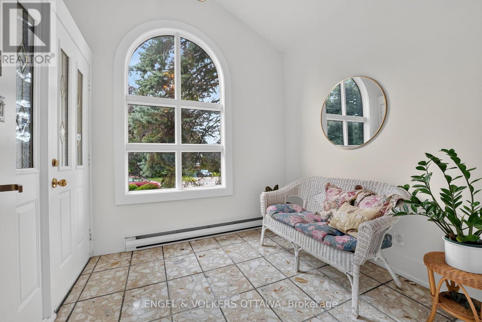 2101 Alta Vista Drive, Ottawa, Ontario  K1H 7L6 - Photo 5 - X13810816