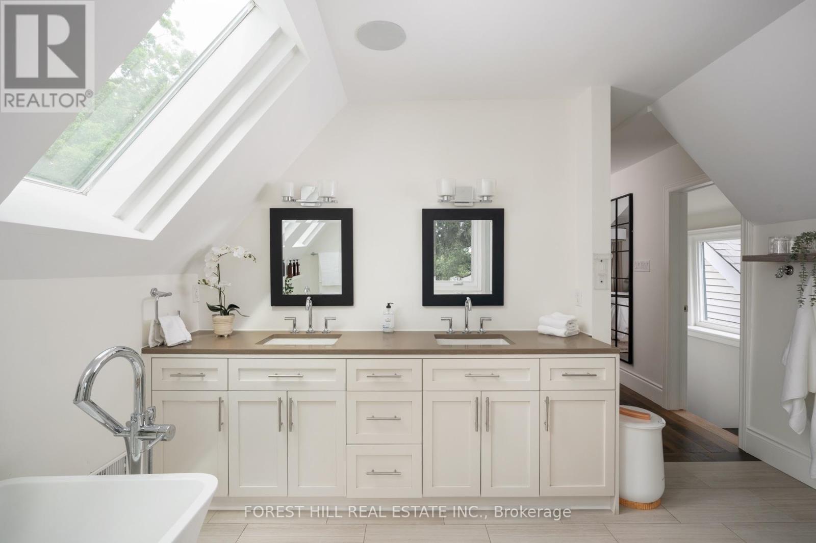1 Balmy Avenue, Toronto, Ontario  M4E 1C7 - Photo 31 - E13809004