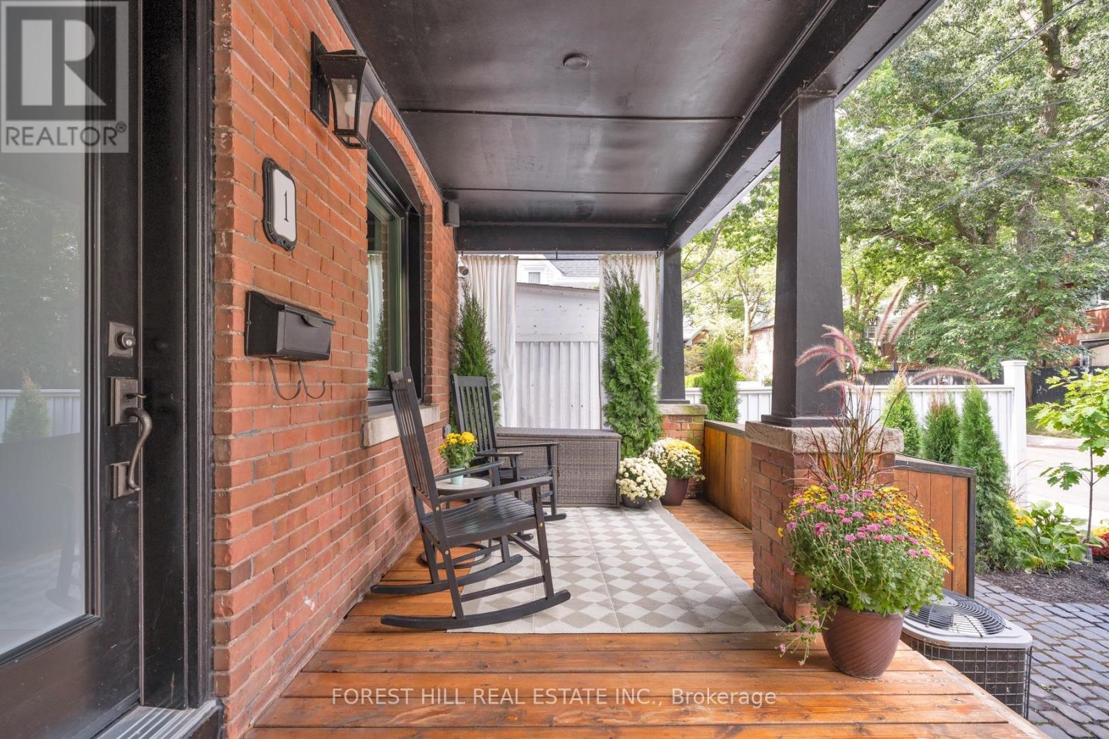 1 Balmy Avenue, Toronto, Ontario  M4E 1C7 - Photo 4 - E13809004