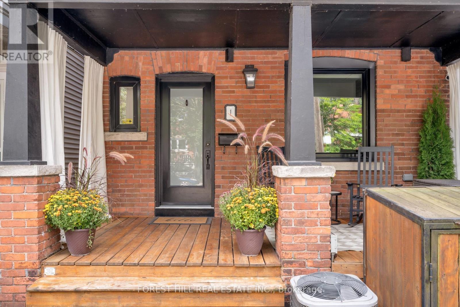 1 Balmy Avenue, Toronto, Ontario  M4E 1C7 - Photo 3 - E13809004