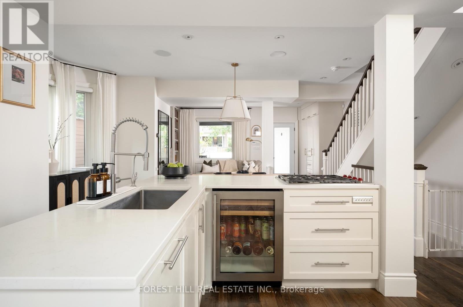 1 Balmy Avenue, Toronto, Ontario  M4E 1C7 - Photo 14 - E13809004