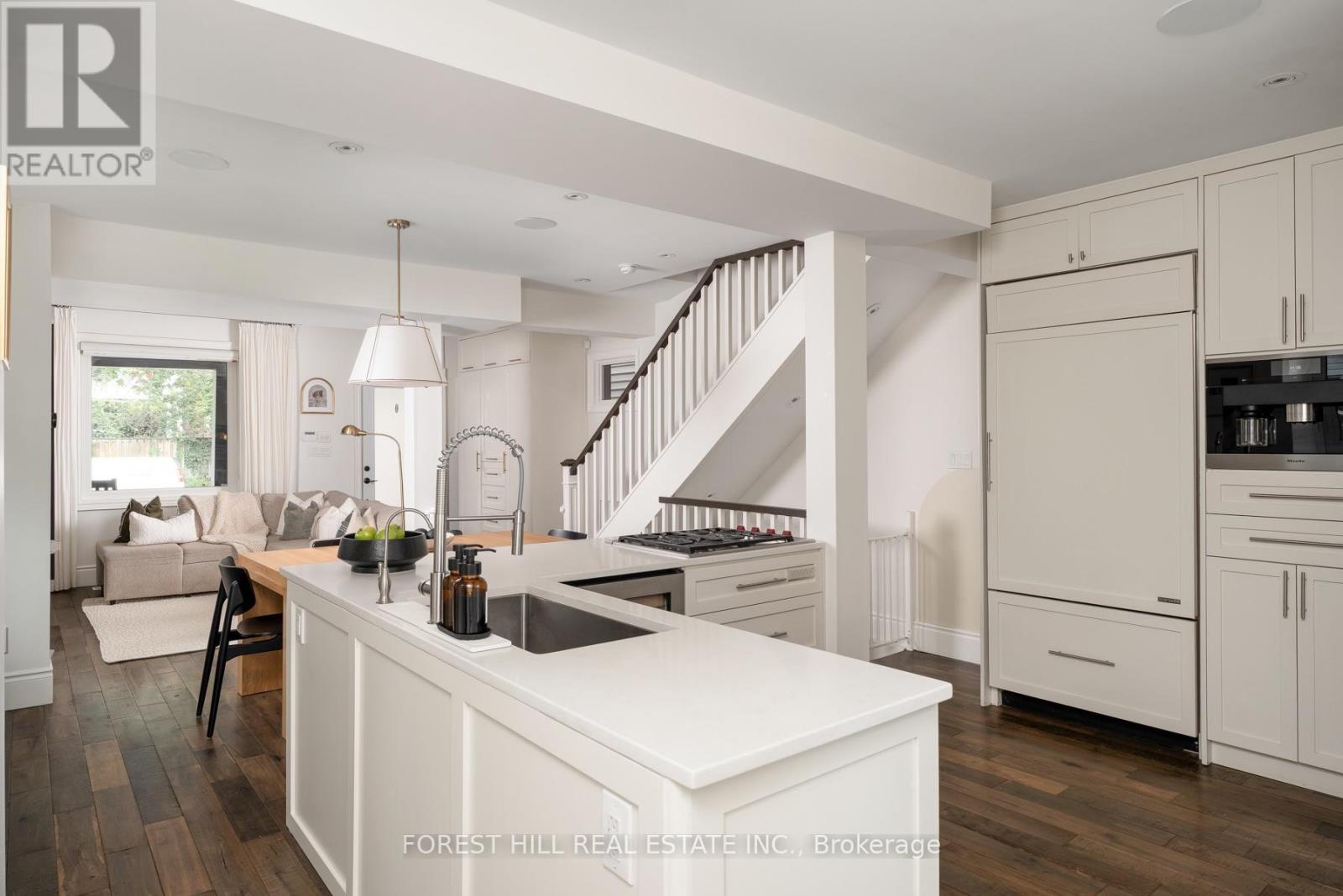 1 Balmy Avenue, Toronto, Ontario  M4E 1C7 - Photo 15 - E13809004