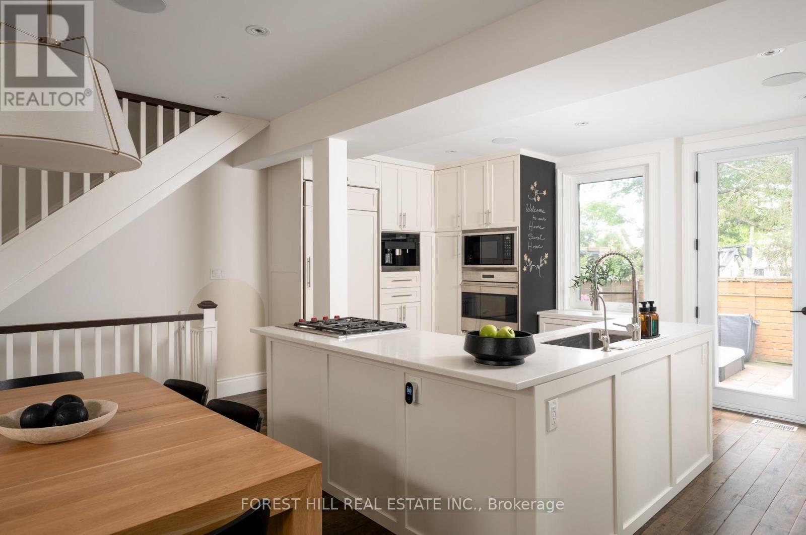 1 Balmy Avenue, Toronto, Ontario  M4E 1C7 - Photo 19 - E13809004