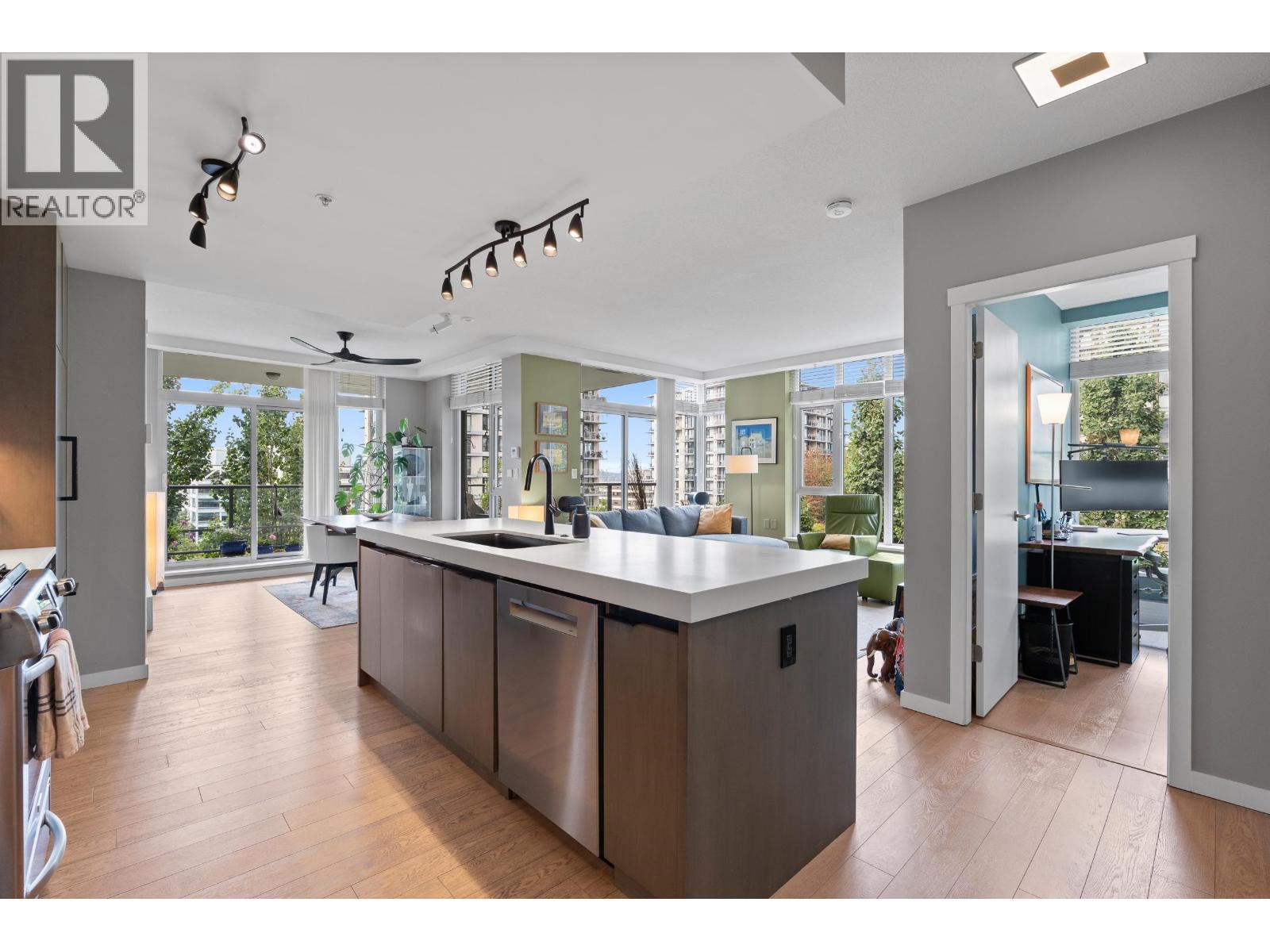 308 135 W 2ND STREET, north vancouver, British Columbia