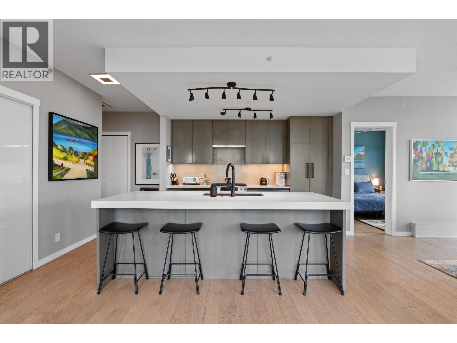 308 135 W 2nd Street, North Vancouver, British Columbia  V7M 0C5 - Photo 2 - R3167764
