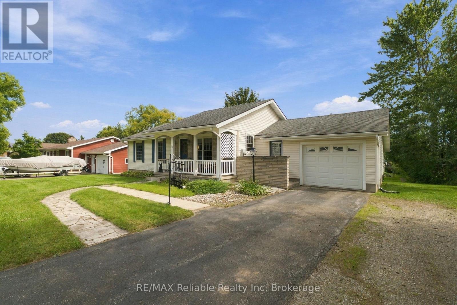 71 Kruse Drive, Huron East, Ontario  N0K 1G0 - Photo 4 - X13810772