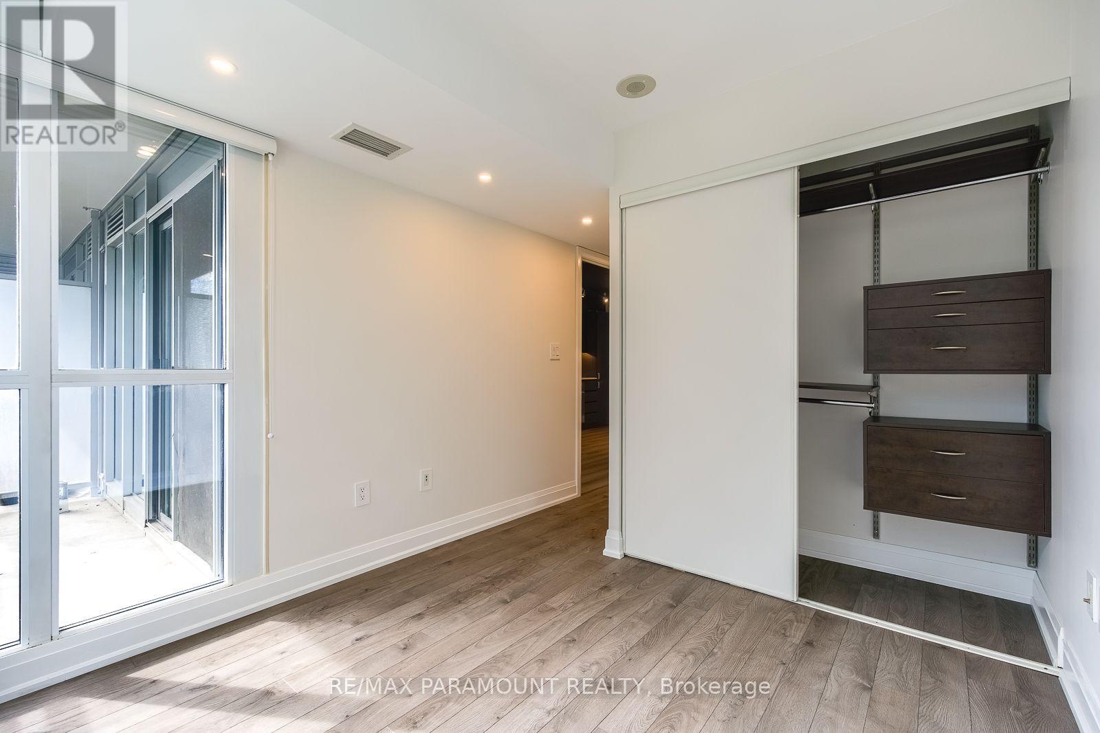 555 - 10 Capreol Court, Toronto, Ontario  M5V 4B3 - Photo 8 - C13810770